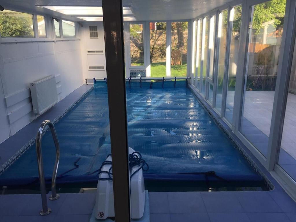 River House With Heated Pool June To Sep & Garden Twickenham Exterior photo
