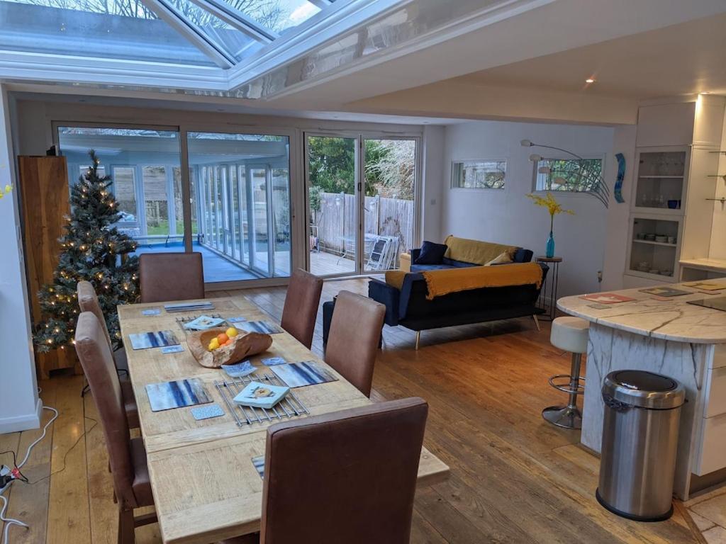 River House With Heated Pool June To Sep & Garden Twickenham Exterior photo