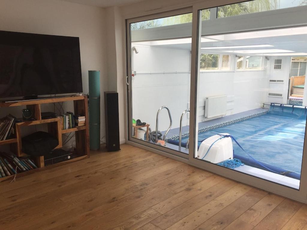 River House With Heated Pool June To Sep & Garden Twickenham Exterior photo